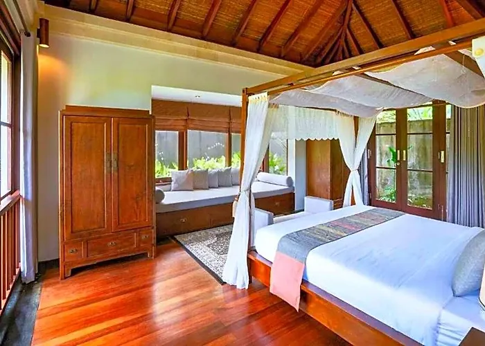 Shady Greenish 3 Bedroom Private Pool Zn47 Jimbaran (Bali)