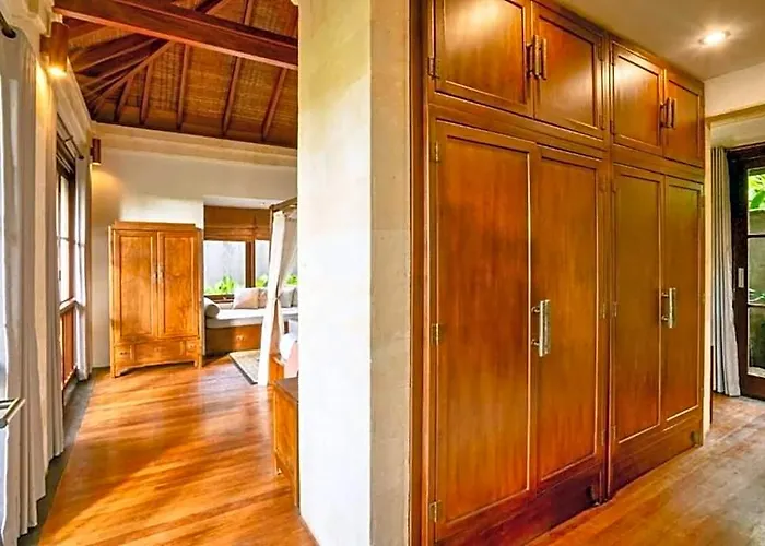 Shady Greenish 3 Bedroom Private Pool Zn47