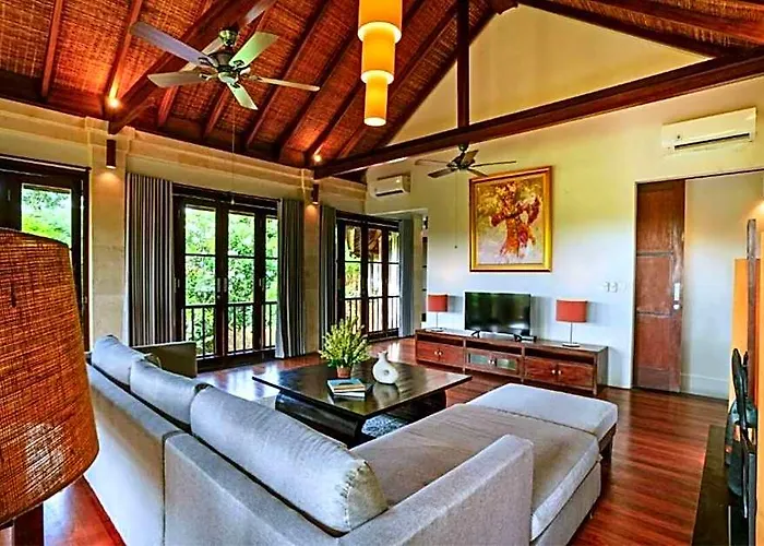 Shady Greenish 3 Bedroom Private Pool Zn47 Villa