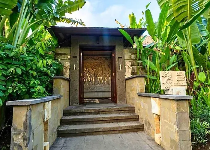 Shady Greenish 3 Bedroom Private Pool Zn47